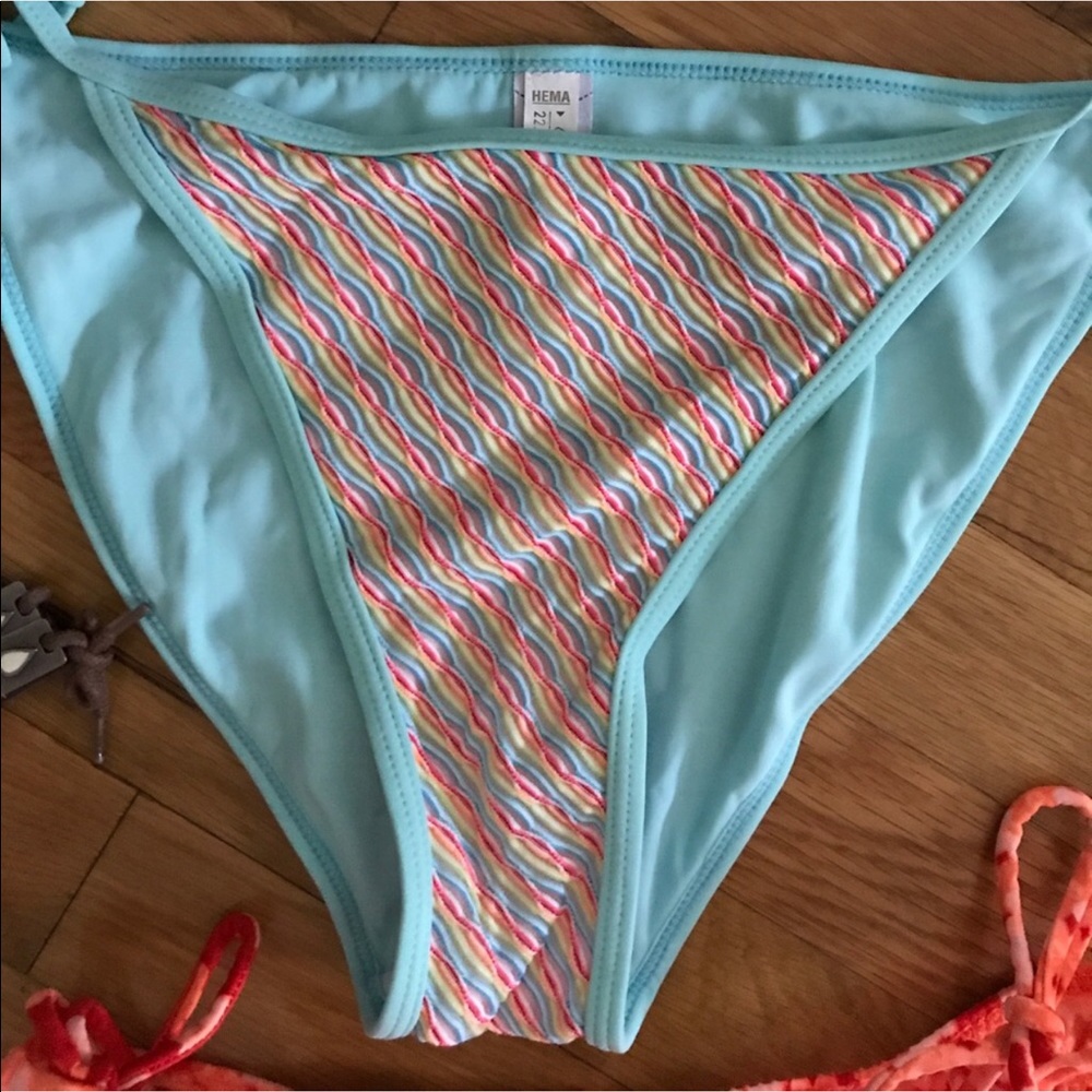 1 medium swim bottoms